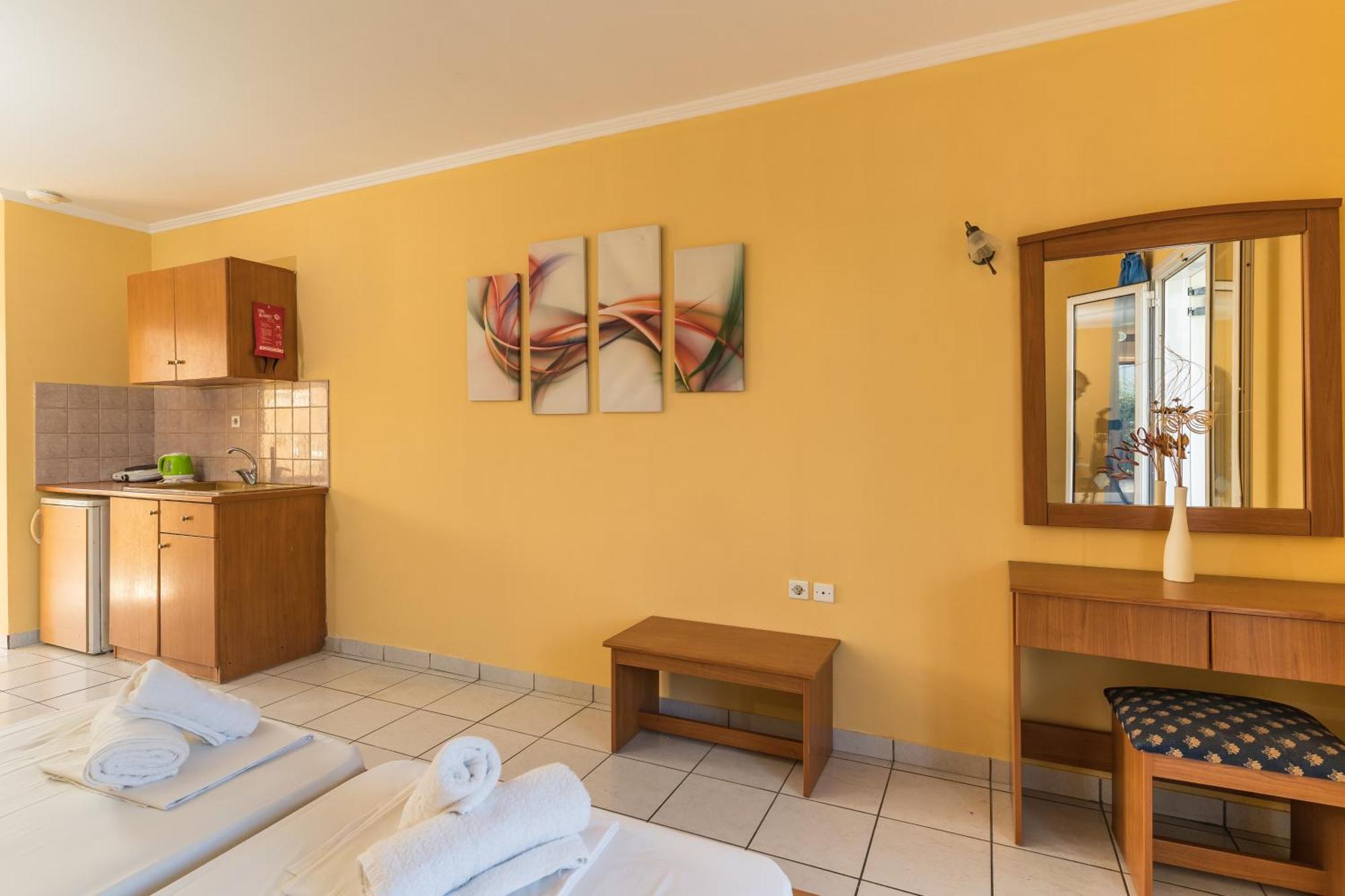 Elpida Hotel Alykanas  Exterior photo