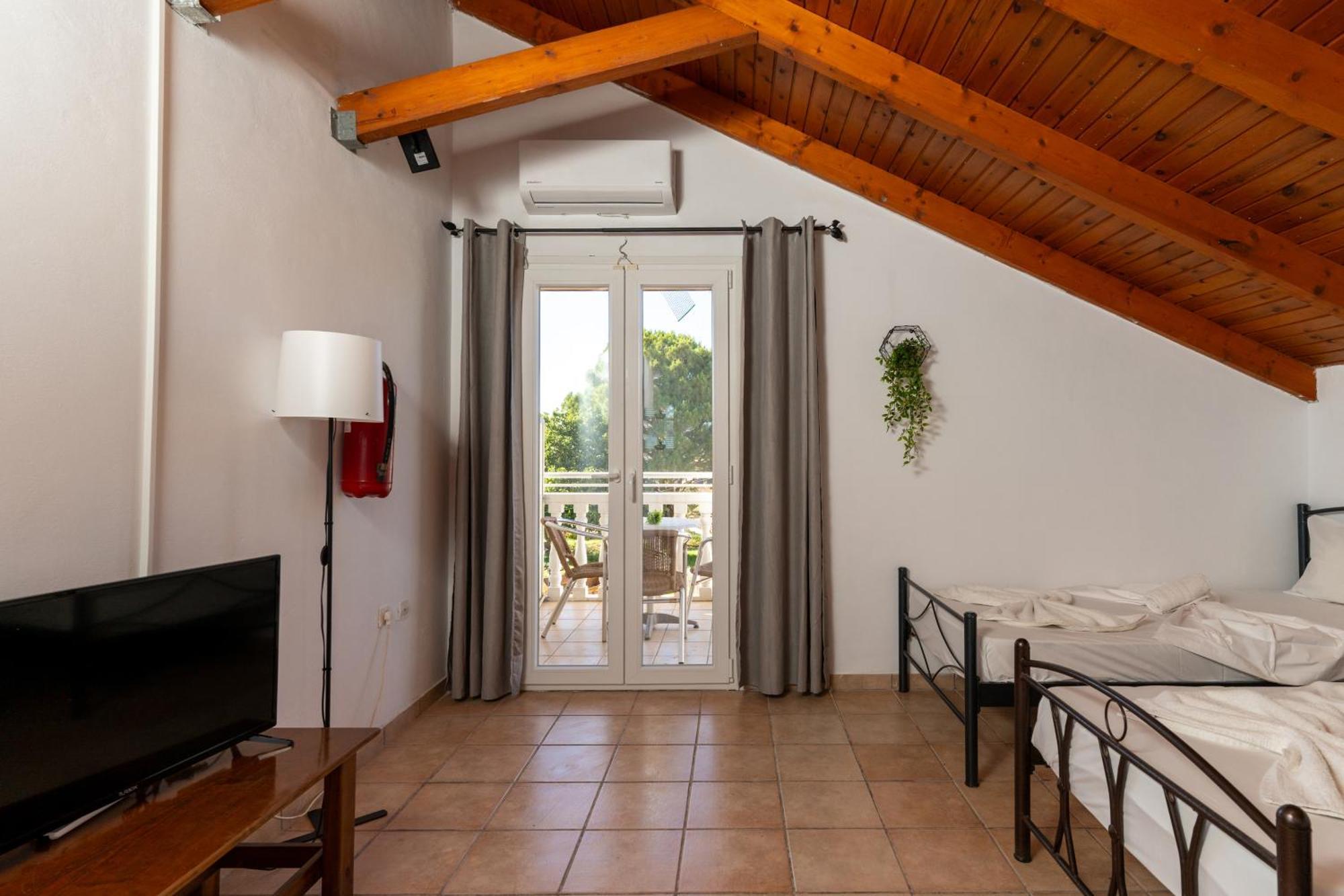 Elpida Hotel Alykanas  Exterior photo